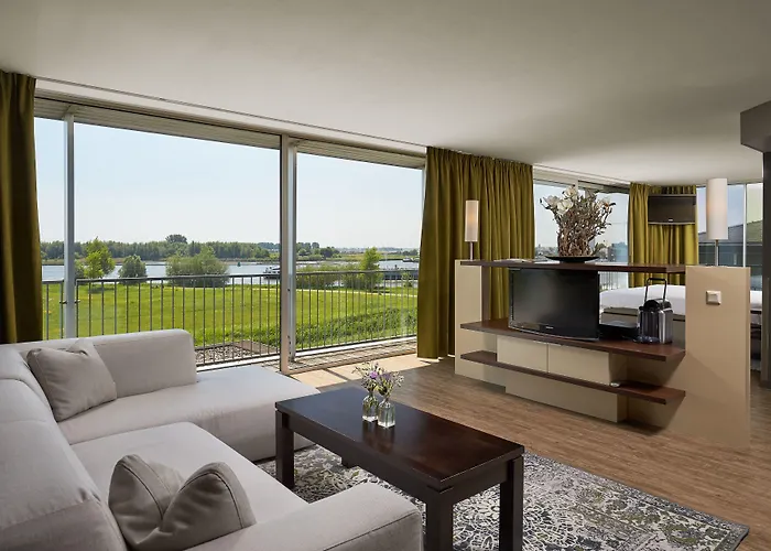 Hotel Der Valk Htl Ara 4*